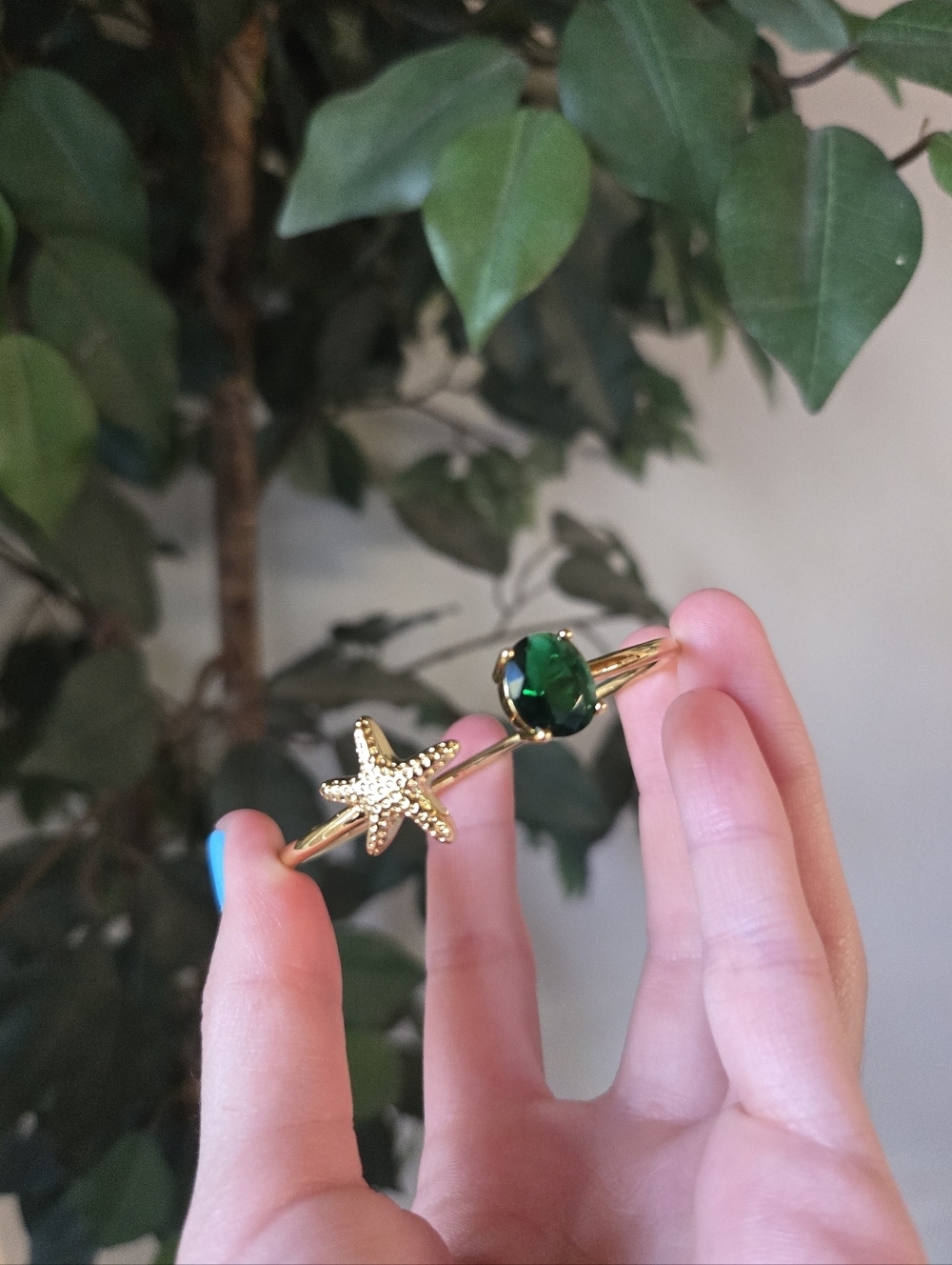 18k Gold Starfish Cuff - Picture 2 of 3